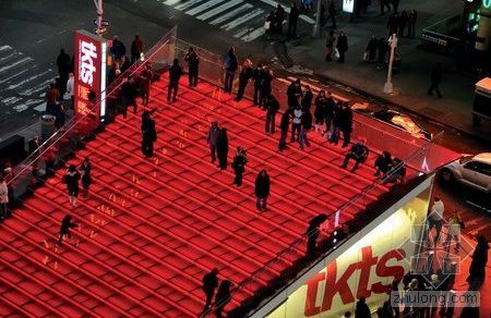 TKTS售票亭 重建的杜菲神父廣場 TKTS售票亭 重建的杜菲神父廣場