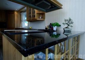 天然石材精心打造完美廚房