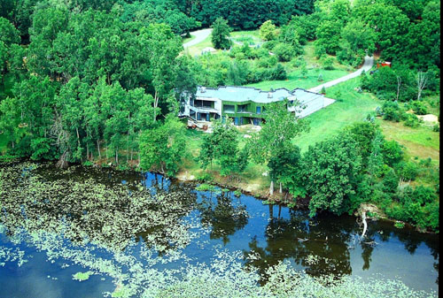 Swan House Contemporary Waterfront Home Design