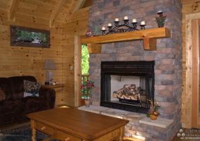 石材壁爐與木材的完美結合