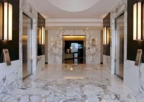 天然石材：魚肚白裝飾的前臺