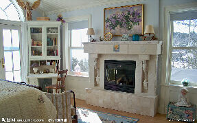 溫暖的臥室壁爐