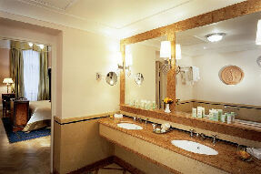 豪華酒店的洗手池臺面板