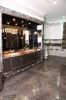 金黃色大理石洗手池