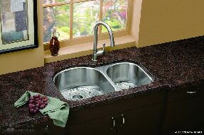 漂亮的花崗石洗手池