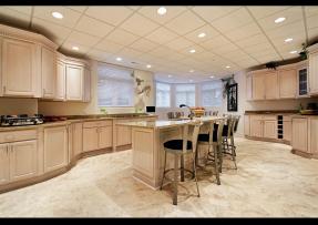 天然石材裝點品位廚房設(shè)計