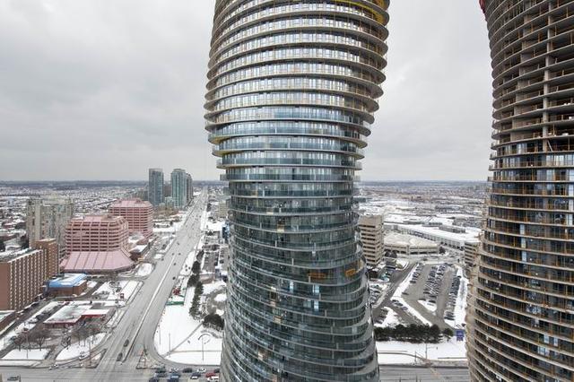 調整大小 MAD_夢露大廈Absolute Towers_2011_1.jpg