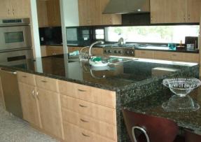 花崗石蝴蝶青應(yīng)用于臺(tái)面板設(shè)計(jì)