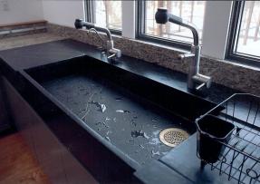 綠色皂石應(yīng)用于廚房臺(tái)面板