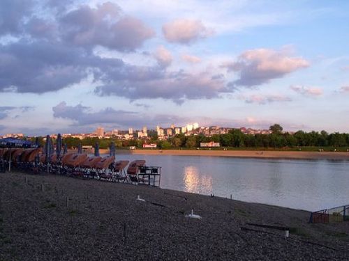 這個島提供了你能想象到的一切可能的體育設施。