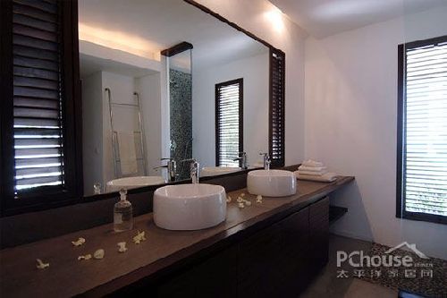 迫慶一郎作品：浪漫一身旗艦店設計