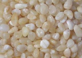 細膩潤滑的白玉石碎粒