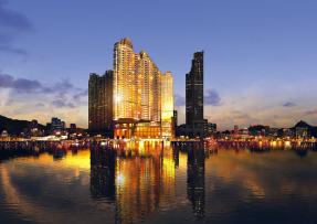 香港帶私人泳池的摩天公寓設(shè)計