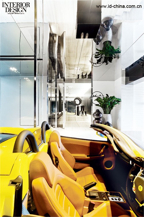 玄關連接著業主車庫。