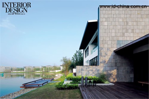 沿湖的親水平臺,適于休閑與觀景。