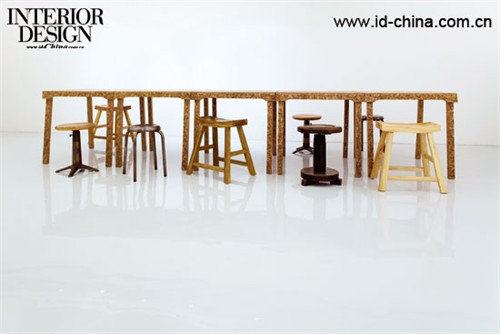 環(huán)保家具以原木為主，保持了木材的天然色澤。