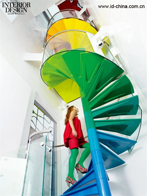 純凈的白色,使得彩虹房看起來脫離于倫敦鬧市區的喧囂,卓然而立。