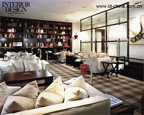 Gallery Hotel Art內氣氛清雅的書吧。