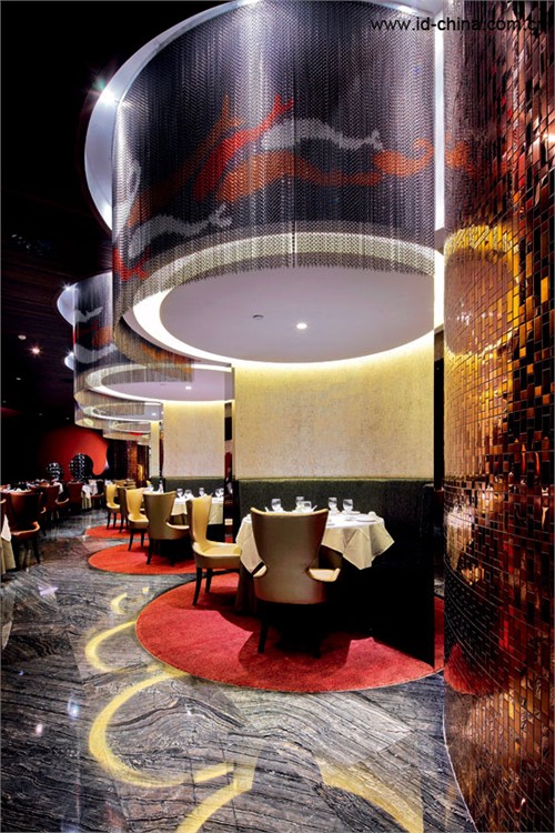 蘇浙匯大堂內魚形的吊頂裝飾。