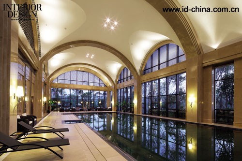 琚賓設計成都城南逸家天穹會所08--寬敞的落地大窗