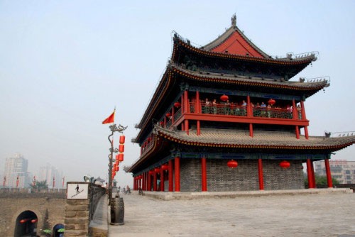 西安投120億改造古城墻 被質疑本末倒置1