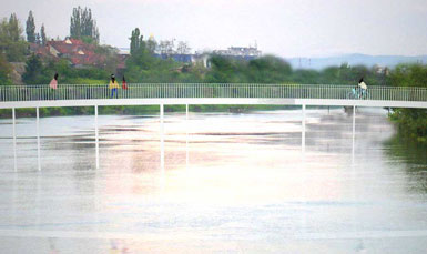 斯洛文尼亞馬里博爾建造環形步行橋2