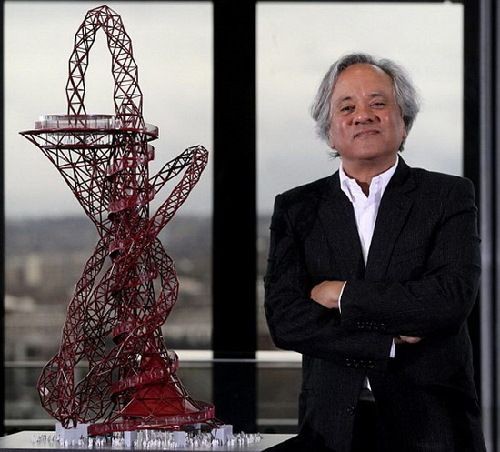 設計師卡普爾與鐵塔模型