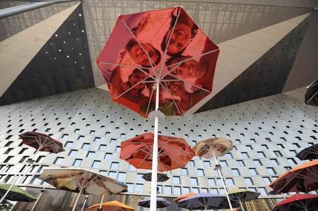 城市人館外景：傘