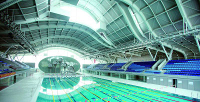 惠州金山湖游泳跳水館泳池跳臺全景。