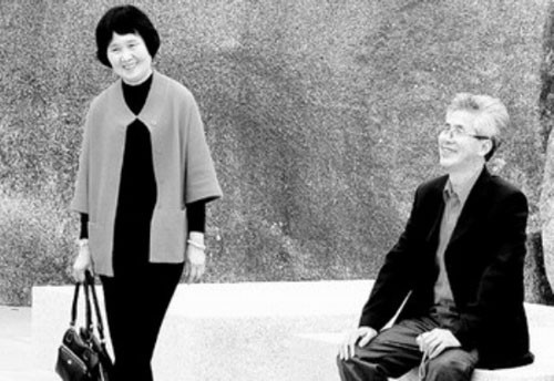 何鏡堂與夫人的休閑一刻