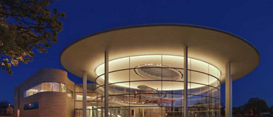 福斯特設計的福塔雷薩廳開放1