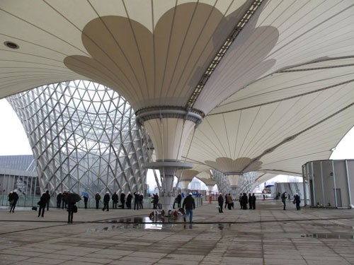 盛會之際的追問--上海世博會建筑3