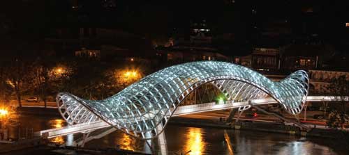 格魯吉亞第比利斯“和平橋”正式開放1