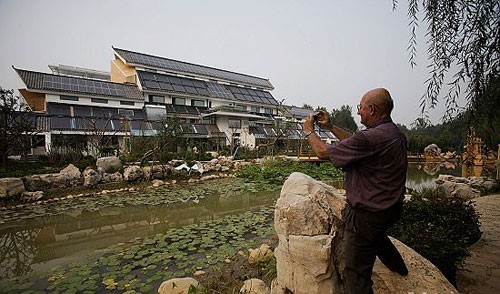 道格拉斯先生對自己的節能環保建筑設計非常喜愛