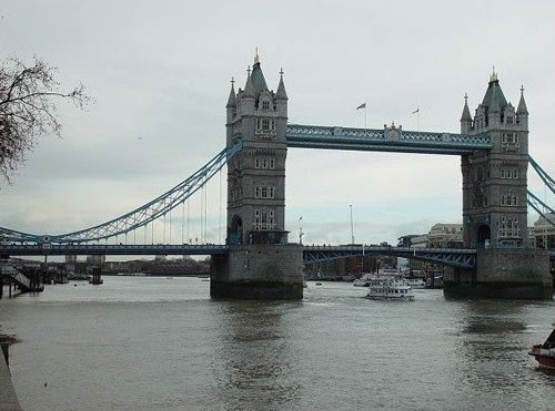 英國地標建筑倫敦塔橋擬掛廣告惹批評 2