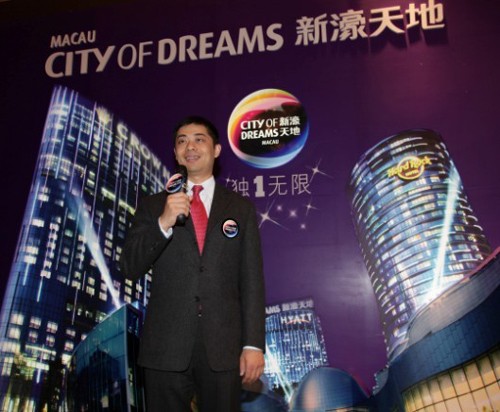 新濠博亞娛樂有限公司之旅游市場推廣及策略副總裁周哲賢先生特別來到北京,與現場來賓分享新濠天地提供的嶄新娛樂體驗及春季娛樂套票。