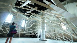 “衰變的穹頂”試圖恢復(fù)因工業(yè)技術(shù)發(fā)展而喪失的關(guān)于建筑技藝的“對話”。