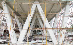 用V字形支柱撐起8號(hào)樓