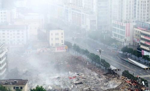 爆破后 作 者：湯苗苗