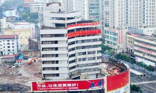 爆破前 作 者：湯苗苗