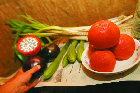 存放在地下居室里的蔬菜上，還有水珠