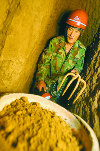 地下造房子，老陳樂此不疲