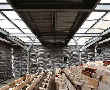 英國一座廢棄的加油站被改造成臨時影院2