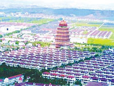 華西“摩天大樓”鋼結構工程封頂2