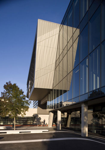 扎哈.哈迪德公布Evelyn Grace學院最新圖片 4