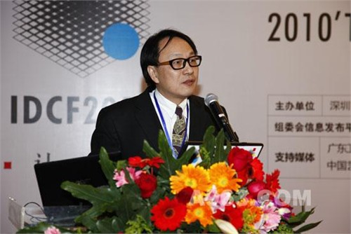 美國哈佛大學(xué)建筑碩士、臺(tái)灣文化大學(xué)建筑學(xué)士史迪威先生正在演講