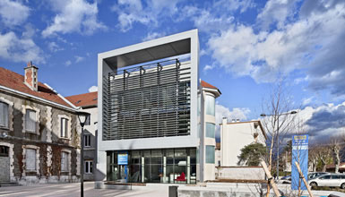 法國一座卷煙廠被改造成總務會大樓 -2