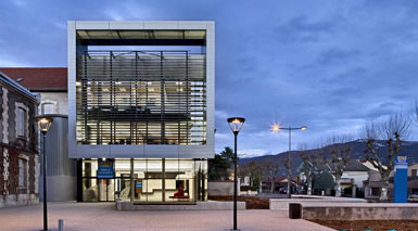 法國一座卷煙廠被改造成總務會大樓-4