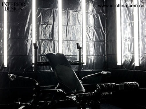 “Back Room – adults only”展覽-2