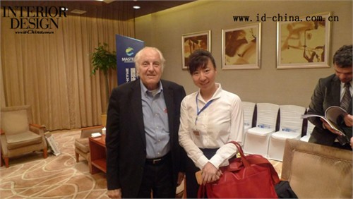 漢斯?霍萊茵建筑師聯(lián)合事務(wù)所負(fù)責(zé)人漢斯?霍萊茵與Zumtobel奧德堡照明曹玲妹小姐